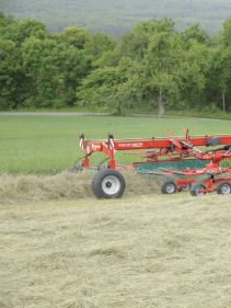 Double Rotor Rakes - Kverneland 9580 C - 9584 C - 9590 C Hydro, heavy duty rakes which performs in the toughest conditions