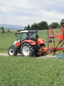 Double Rotor Rakes - Kverneland 9580 C - 9584 C - 9590 C Hydro, folded during transport and compact storage