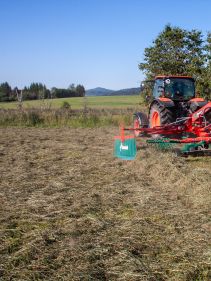 Double rotor rakes - Kverneland 9670, operating comfort, flexible and compact during transport and storage