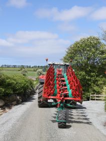 Kverneland ED above ground, compact transport, movement by tractor