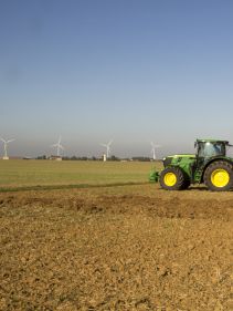 Kverneland EG LB travelling compact above ground, dragged by tractor