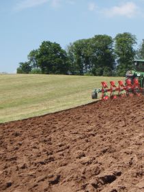 Kverneland EG LB efficient plough for medium to heavy soils, great range of accessories