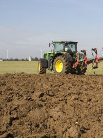 Kverneland EG LB efficient plough for medium to heavy soils, great range of accessories