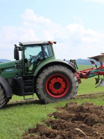 Packers - Kverneland Packomat compact and transported above ground level, dragged by tractor in a folded shape