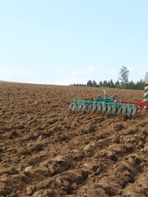 Kverneland EG LB efficient plough for medium to heavy soils, great range of accessories