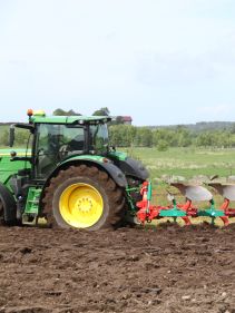 Reversible Mounted Ploughs - Kverneland ES-LS, unique steel treatment provides great life time and makes it easy in use during operation