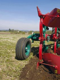 Reversible Mounted Ploughs - Kverneland ES-LS, unique steel treatment provides great life time and makes it easy in use during operation