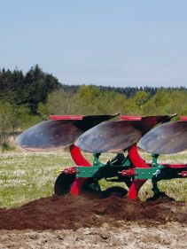 Reversible Mounted Ploughs - Kverneland ES-LS, unique steel treatment provides great life time and makes it easy in use during operation