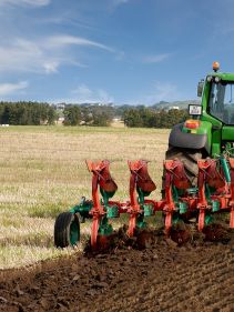 Reversible Mounted Ploughs - Kverneland ES-LS, unique steel treatment provides great life time and makes it easy in use during operation