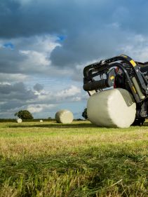 Fixed Chamber Baler-Wrapper combinations - FastBale Kverneland, revolutionary solution that produces bales nonstop