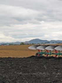 Stubble Cultivators - Kverneland Knock On System is the easiest way exchanging parts