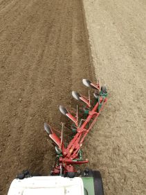 Kverneland EG LB efficient plough for medium to heavy soils, great range of accessories