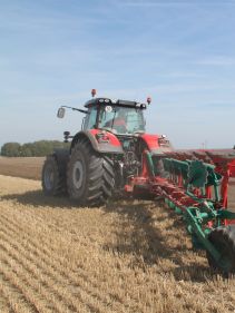 Kverneland EG LB efficient plough for medium to heavy soils, great range of accessories