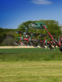 Kverneland LB, transportet compact above ground, dragged by tractor