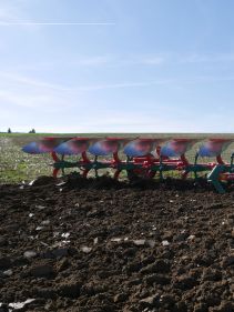 Kverneland PG RG, Kverneland Vari-Width® system, easy in use while ploughing and adjusting