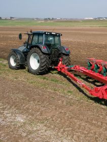 Kverneland PN RN easy to adjust and cost efficient ploughing,  semi-mounted reversible plough