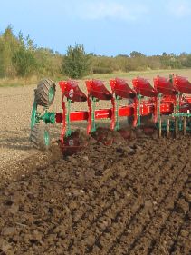 Kverneland Packomat, perfect seedbed while ploughing, kvernelands unique steel provides light and robust implement