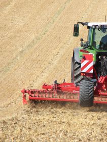 Kverneland QualidiscFarmer operating up to 10cm deep, user friendly setting and good levelling and controlled soil flow