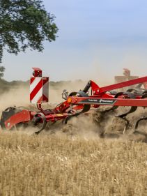 Stubble Cultivators - Kverneland Turbo powerful and efficient in use during operation