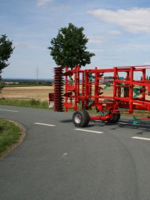 Stubble Cultivators - Kverneland CTC Cultivator compact, folded and safe while being transported effectively