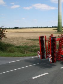 Stubble Cultivators - Kverneland CTC Cultivator compact, folded and safe while being transported effectively