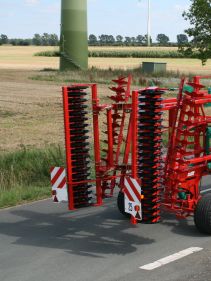 Stubble Cultivators - Kverneland CTC Cultivator compact, folded and safe while being transported effectively