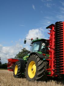 Kverneland DF2 provides balance, seeds and fertilizer at the same time