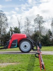 Kverneland iXtrack T3, compact sprayer, stable and precise with intelligent technology