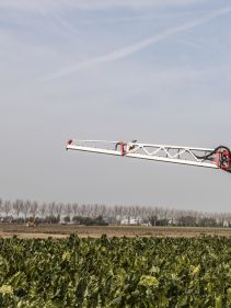 Kverneland iXtrack T3, compact sprayer, stable and precise with intelligent technology