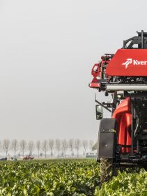 Kverneland iXtrack T3, compact sprayer, stable and precise with intelligent technology