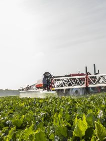 Kverneland iXtrack T3, compact sprayer, stable and precise with intelligent technology