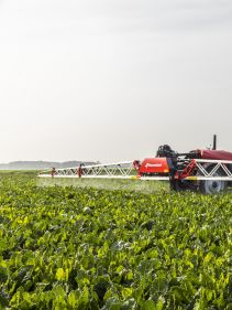 Kverneland iXtrack T3, compact sprayer, stable and precise with intelligent technology