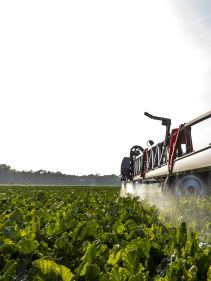 Kverneland iXtrack T3, compact sprayer, stable and precise with intelligent technology