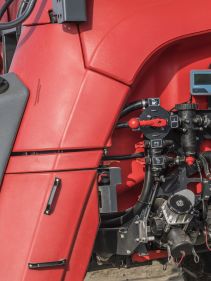 Kverneland iXtrack T3, compact sprayer, stable and precise with intelligent technology