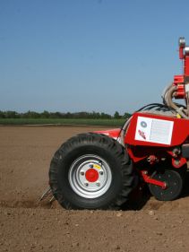 Kverneland Miniair Nova pneumatic precision seed drill for a large variety of natural, coated or pelleted seeds