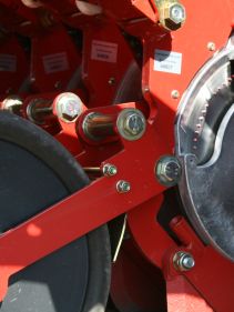 Kverneland Miniair Nova pneumatic precision seed drill for a large variety of natural, coated or pelleted seeds