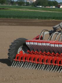 Kverneland Miniair Nova pneumatic precision seed drill for a large variety of natural, coated or pelleted seeds