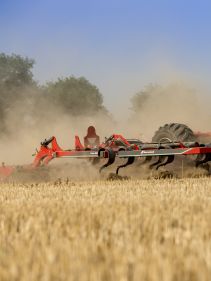 Stubble Cultivators - Kverneland Turbo powerful and efficient in use during operation