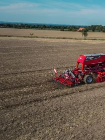 Kverneland u-drill, universal seed drill combination - seedbed preparation and levelling