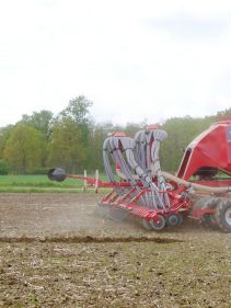 Kverneland u-drill, universal seed drill combination - seedbed preparation and levelling