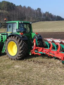 Reversible Mounted Ploughs - Kverneland 150 S Variomat, customized for high performance combined with low fuel consumption