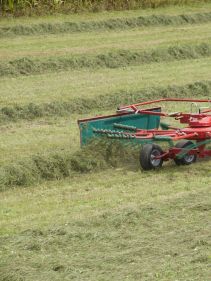 Single Rotor Rakes - Kverneland 9032 9035 9439 9442T 9443 9447T, compact and efficient during operating