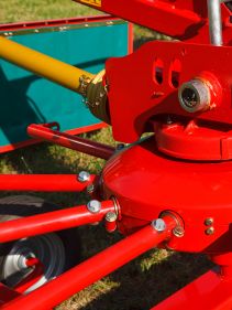 KVERNELAND 9464 C - 9472 C - 9472 C HYDRO - 9476 C, CompactLine Gearbox , provide the compact unit with strength and dependability.