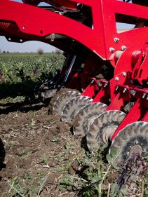 Kverneland u-drill, universal seed drill combination - seedbed preparation and levelling