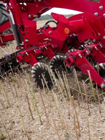 Kverneland u-drill, universal seed drill combination - seedbed preparation and levelling