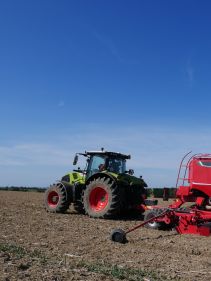 Kverneland u-drill, universal seed drill combination - seedbed preparation and levelling