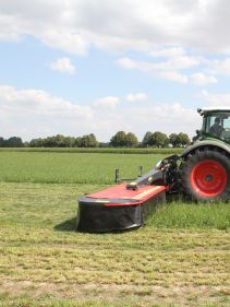 Plain Mowers - VICON EXTRA 390 - 395 - REAR MOUNTED DISC MOWERS, with its low weight providing high performances on field during operations