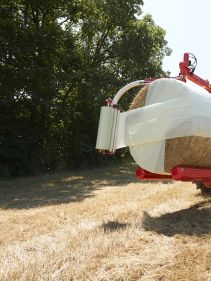 Bale Wrappers - VICON BW 2250, wrap on the move with easy and gentle self-loading of the bales