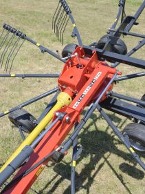 Double Rotor Rakes - VICON ANDEX 644-724-724 HYDRO-764, cost efficient and strong frames for a long lifetime also CompactLine maintanence friendly gearbox