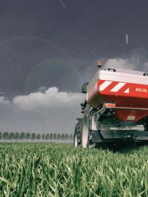 Disc Spreaders - Vicon RotaFlow RO-XL, provides long range spreading, optimal with more capacity